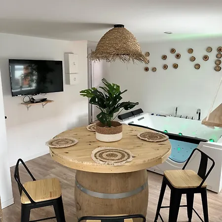 Detente Apartment *