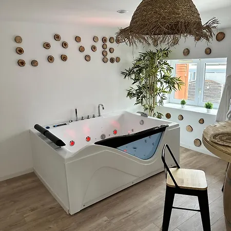 Detente Apartment